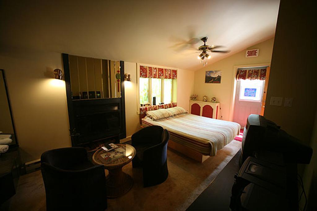 Restaurant Auberge Chez Girard Sainte-Agathe-des-Monts Rum bild
